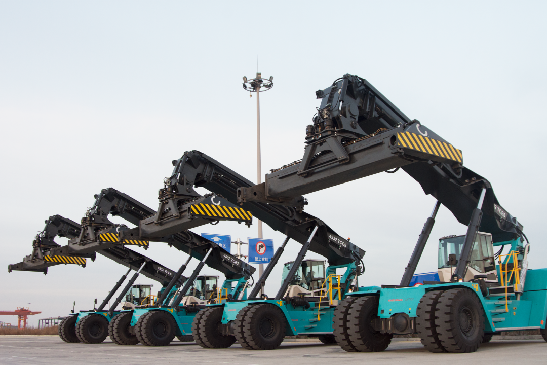 批量交付！KCL向中歐班列（沈陽）集結中心成功交付4臺科尼正面吊！